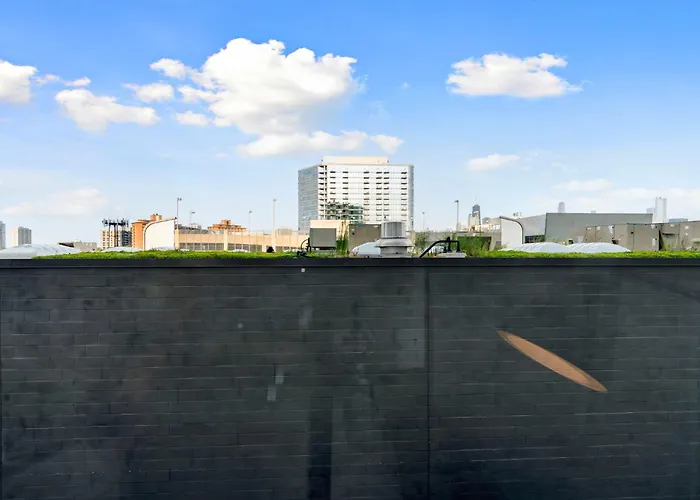 Modern 4br Retreat With Stunning Views Chicago