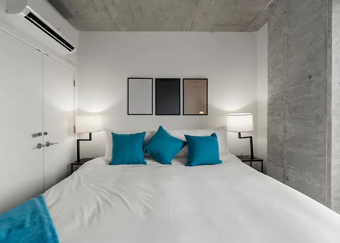 Modern 4br Retreat With Stunning Views Hotel *
