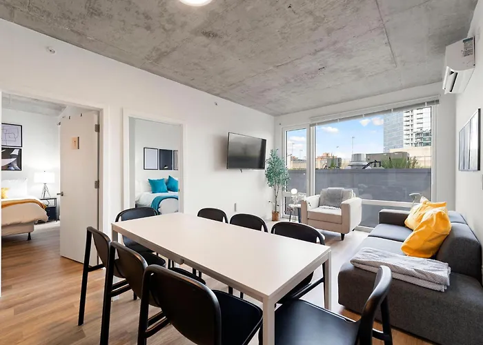 Modern 4br Retreat With Stunning Views Hotel