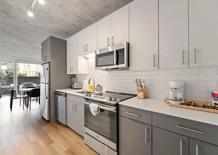 Modern 4br Retreat With Stunning Views *