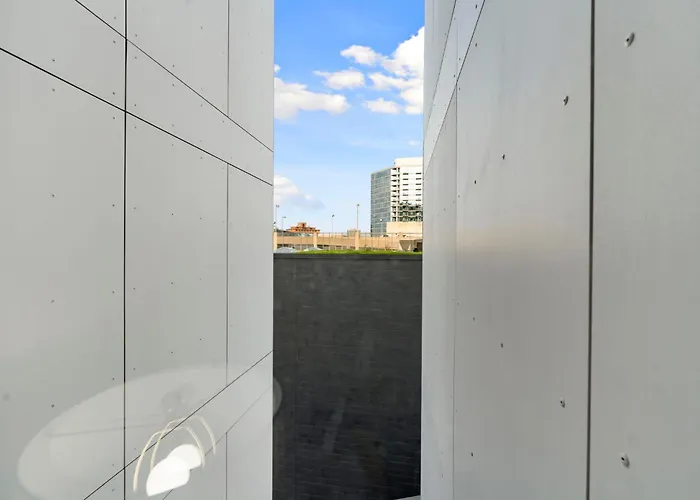 Modern 4br Retreat With Stunning Views * Chicago