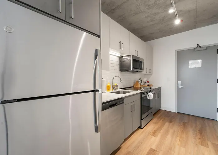 Modern 4br Retreat With Stunning Views Hotel Chicago