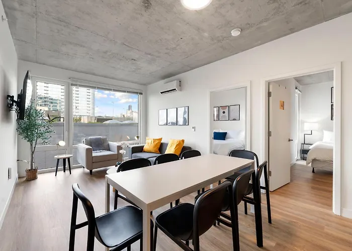 Modern 4br Retreat With Stunning Views Chicago
