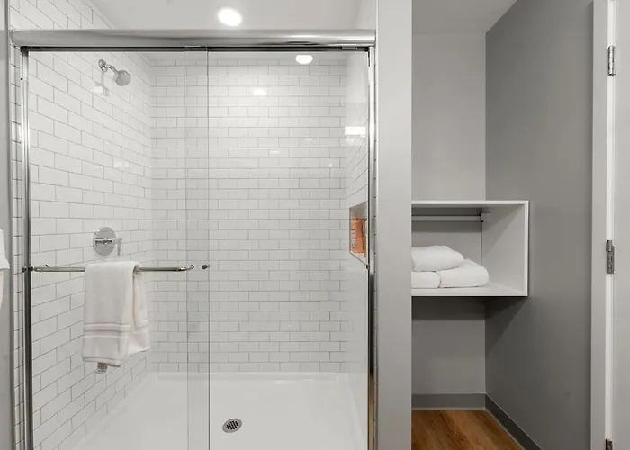 Modern 4br Retreat With Stunning Views Hotel Chicago