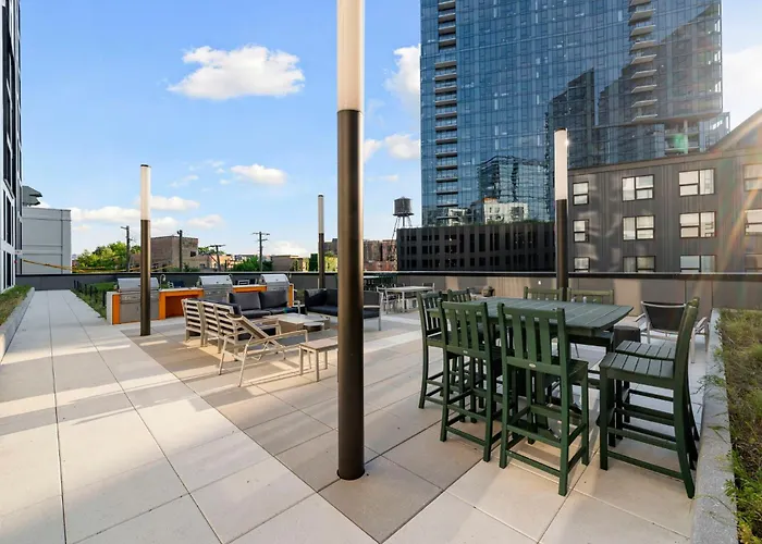 Modern 4br Retreat With Stunning Views Hotel *