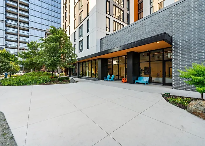 Modern 4br Retreat With Stunning Views Hotel *