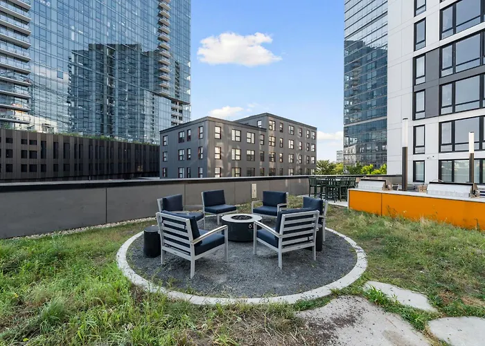 Modern 4br Retreat With Stunning Views Hotel